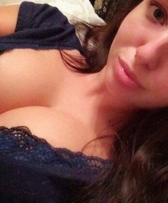 Со мной ты найдешь непринужденность и полное удовлетворение. В моих услугах включено все, что ты задумываешь, от классического массажа до экзотического стриптиза. Я умею создавать атмосферу безудержного наслаждения. Мои клиенты говорят, что со мной время останавливается и становится незабываемым путешествием. Посмотри на мои фото и почувствуй себя желанным и особенным. Жду встречи в Москве для нашего эксклюзивного взаимодействия. 😘 Алисочка